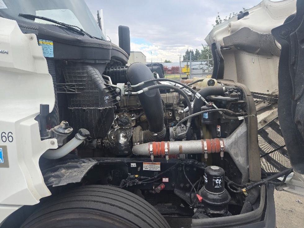 Sleeper Tractor-Heavy Duty Tractors-Freightliner-2022-T12664ST-Stockton-CA-393,291\n\t\tmiles-$ 91,250 - Image 20