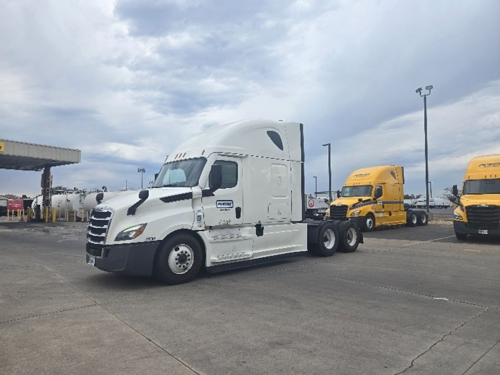 Sleeper Tractor-Heavy Duty Tractors-Freightliner-2022-T12664ST-Stockton-CA-393,291\n\t\tmiles-$ 91,250 - Image 3
