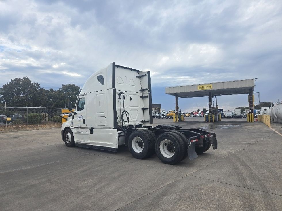 Sleeper Tractor-Heavy Duty Tractors-Freightliner-2022-T12664ST-Stockton-CA-393,291\n\t\tmiles-$ 91,250 - Image 5