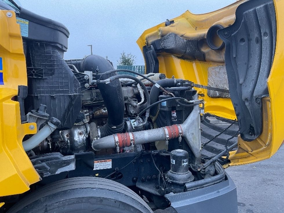 Sleeper Tractor-Heavy Duty Tractors-Freightliner-2022-T12664ST-Stockton-CA-551,739\n\t\tmiles-$ 65,500 - Image 20