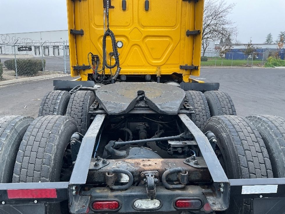 Sleeper Tractor-Heavy Duty Tractors-Freightliner-2022-T12664ST-Stockton-CA-551,739\n\t\tmiles-$ 65,500 - Image 6