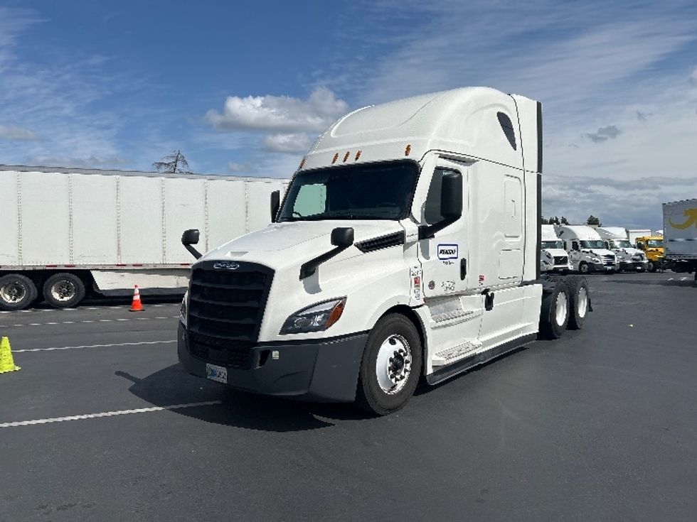 2022 Freightliner Cascadia 126" Sleeper Cab photo 3