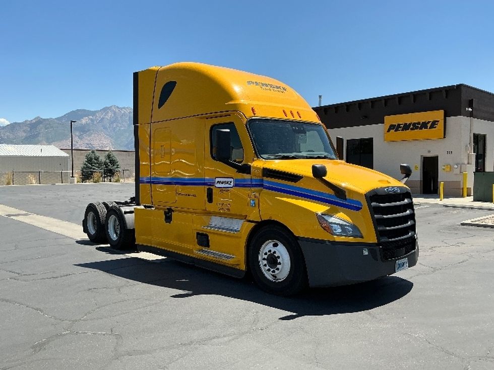 Sleeper Tractor-Heavy Duty Tractors-Freightliner-2022-T12664ST-Stockton-CA-570,169\n\t\tmiles-$ 71,250 - Image 1