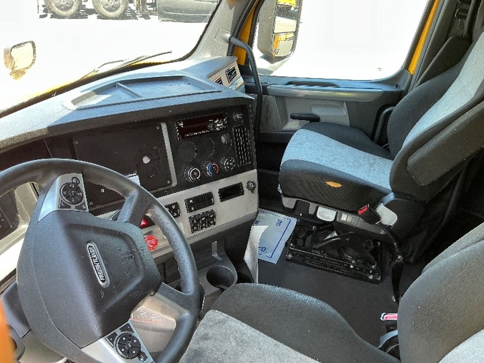 Sleeper Tractor-Heavy Duty Tractors-Freightliner-2022-T12664ST-Stockton-CA-570,169\n\t\tmiles-$ 71,250 - Image 10