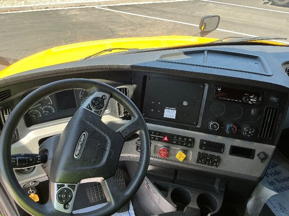 Sleeper Tractor-Heavy Duty Tractors-Freightliner-2022-T12664ST-Stockton-CA-570,169\n\t\tmiles-$ 71,250 - Image 11