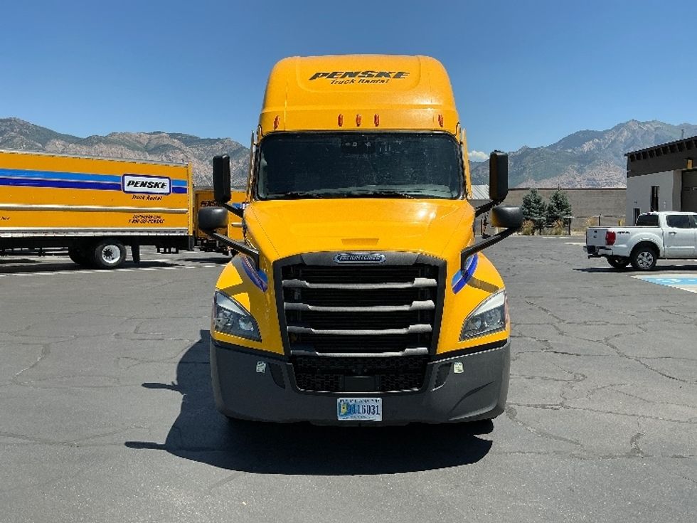 Sleeper Tractor-Heavy Duty Tractors-Freightliner-2022-T12664ST-Stockton-CA-570,169\n\t\tmiles-$ 71,250 - Image 2