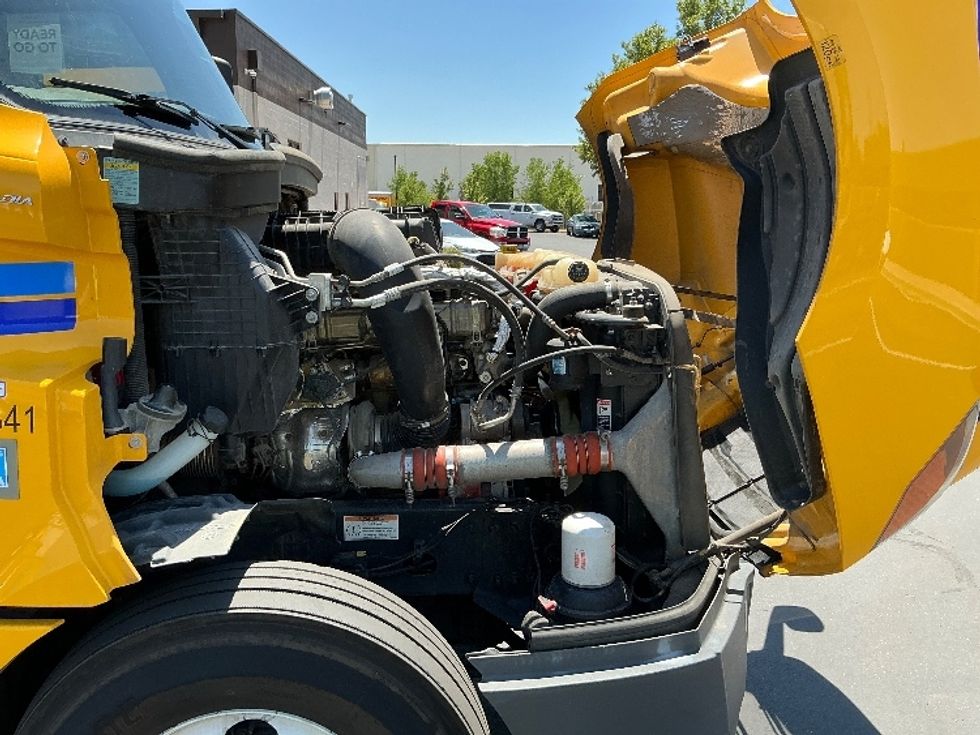 Sleeper Tractor-Heavy Duty Tractors-Freightliner-2022-T12664ST-Stockton-CA-570,169\n\t\tmiles-$ 71,250 - Image 20
