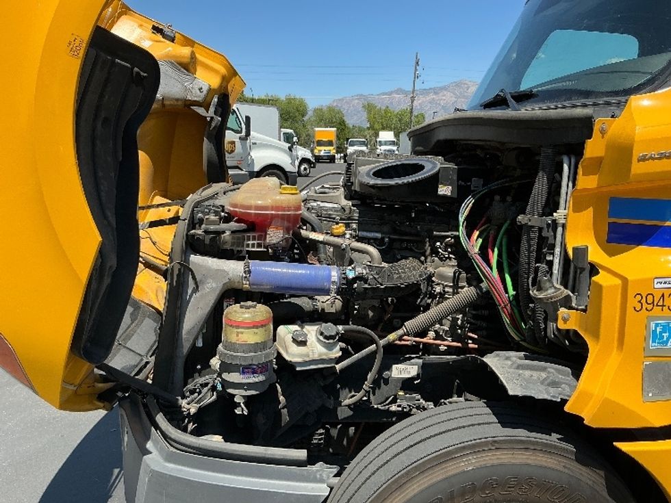 Sleeper Tractor-Heavy Duty Tractors-Freightliner-2022-T12664ST-Stockton-CA-570,169\n\t\tmiles-$ 71,250 - Image 21