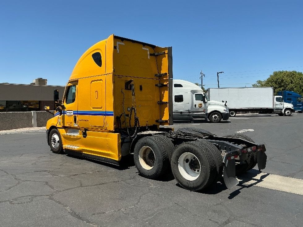 Sleeper Tractor-Heavy Duty Tractors-Freightliner-2022-T12664ST-Stockton-CA-570,169\n\t\tmiles-$ 71,250 - Image 5