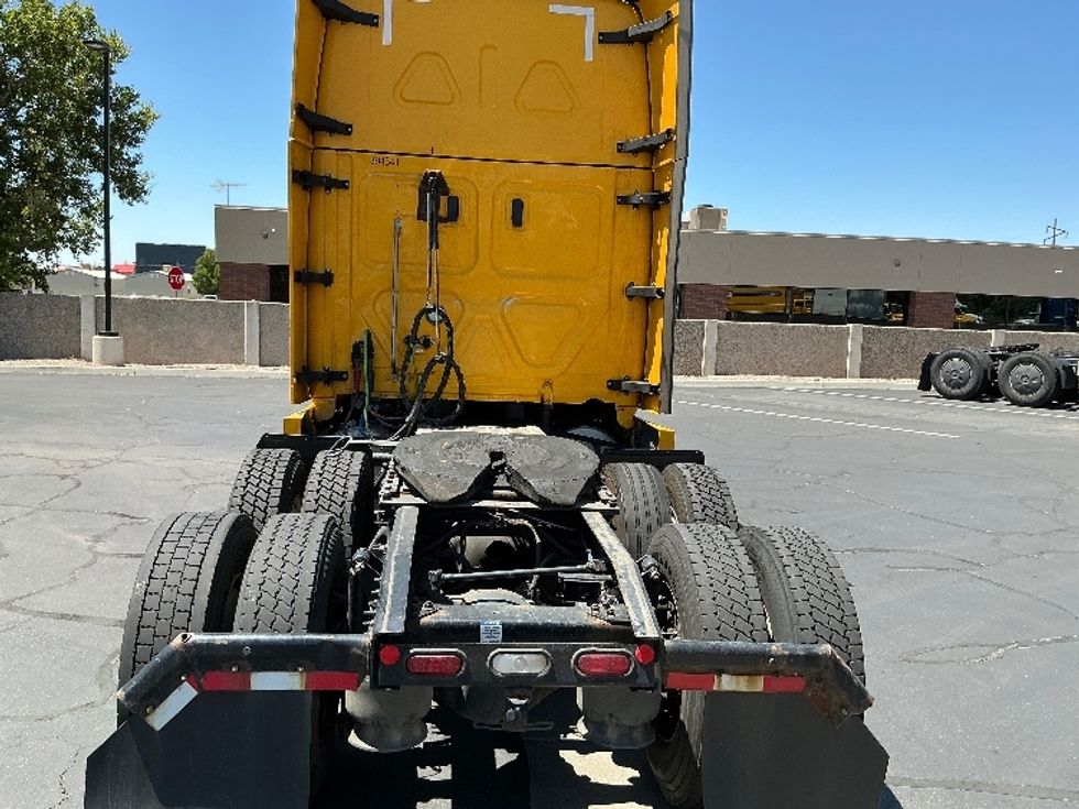 Sleeper Tractor-Heavy Duty Tractors-Freightliner-2022-T12664ST-Stockton-CA-570,169\n\t\tmiles-$ 71,250 - Image 6