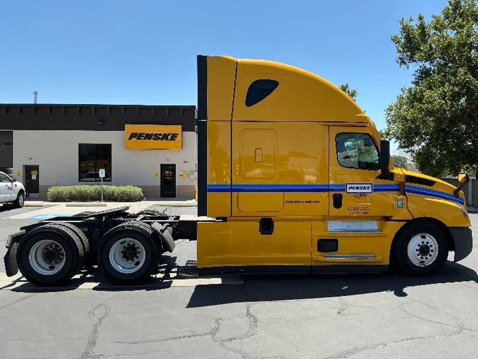Sleeper Tractor-Heavy Duty Tractors-Freightliner-2022-T12664ST-Stockton-CA-570,169\n\t\tmiles-$ 71,250 - Image 8