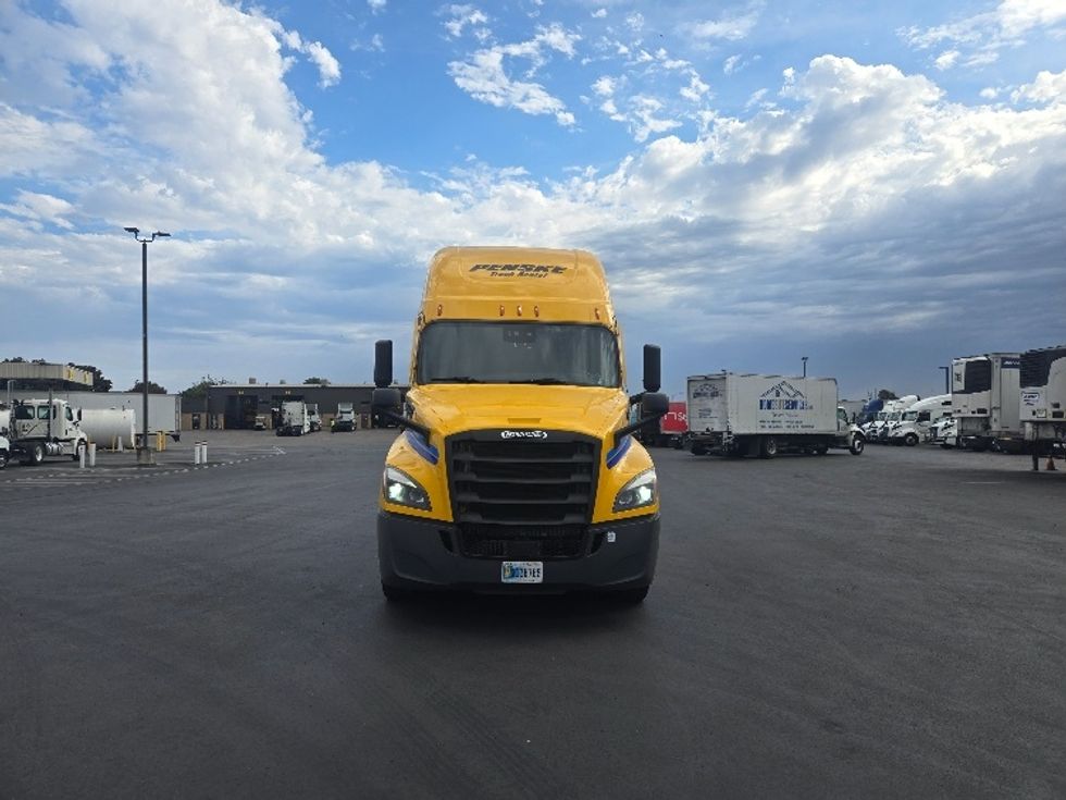 Sleeper Tractor-Heavy Duty Tractors-Freightliner-2022-T12664ST-Stockton-CA-577,885\n\t\tmiles-$ 65,250 - Image 2