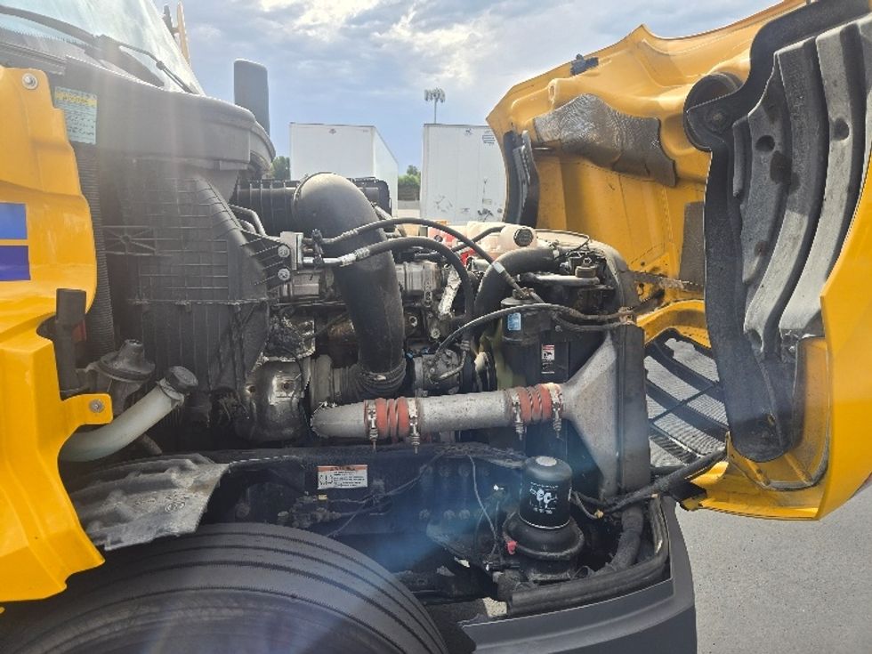 Sleeper Tractor-Heavy Duty Tractors-Freightliner-2022-T12664ST-Stockton-CA-577,885\n\t\tmiles-$ 65,250 - Image 20