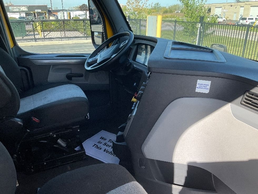 Sleeper Tractor-Heavy Duty Tractors-Freightliner-2022-T12664ST-Stoney Creek-ON-464,630\n\t\tkm-$ 110,750 - Image 15