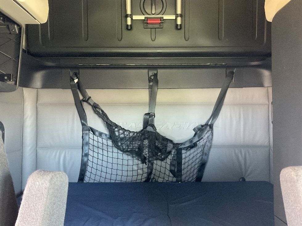 Sleeper Tractor-Heavy Duty Tractors-Freightliner-2022-T12664ST-Stoney Creek-ON-464,630\n\t\tkm-$ 110,750 - Image 16