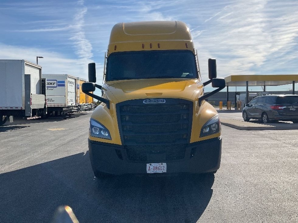 Sleeper Tractor-Heavy Duty Tractors-Freightliner-2022-T12664ST-Stoney Creek-ON-464,630\n\t\tkm-$ 110,750 - Image 2