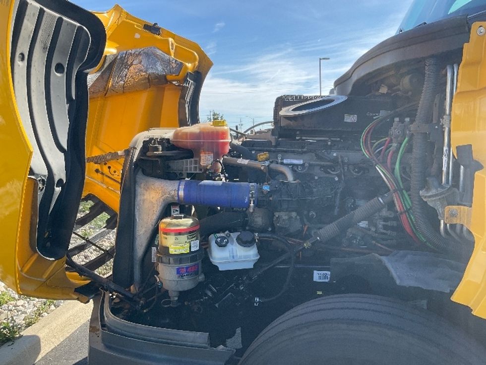 Sleeper Tractor-Heavy Duty Tractors-Freightliner-2022-T12664ST-Stoney Creek-ON-464,630\n\t\tkm-$ 110,750 - Image 21