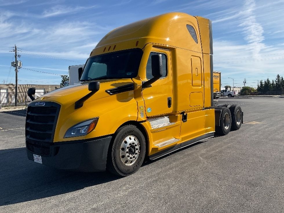 Sleeper Tractor-Heavy Duty Tractors-Freightliner-2022-T12664ST-Stoney Creek-ON-464,630\n\t\tkm-$ 110,750 - Image 3