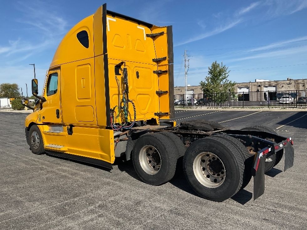Sleeper Tractor-Heavy Duty Tractors-Freightliner-2022-T12664ST-Stoney Creek-ON-464,630\n\t\tkm-$ 110,750 - Image 5