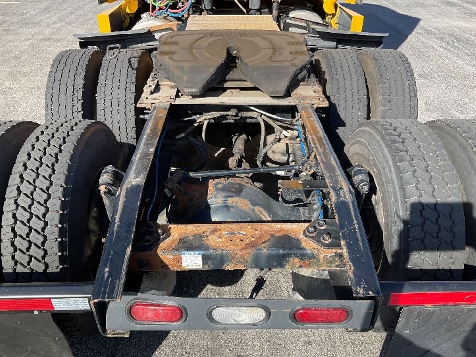 Sleeper Tractor-Heavy Duty Tractors-Freightliner-2022-T12664ST-Stoney Creek-ON-464,630\n\t\tkm-$ 110,750 - Image 6