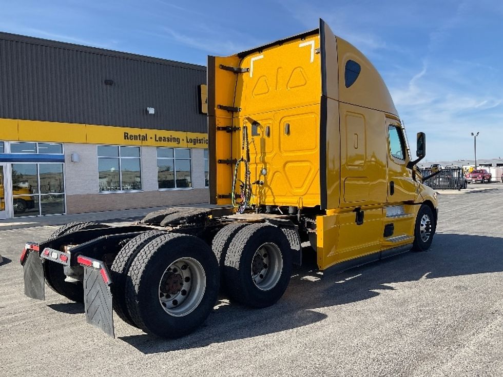 Sleeper Tractor-Heavy Duty Tractors-Freightliner-2022-T12664ST-Stoney Creek-ON-464,630\n\t\tkm-$ 110,750 - Image 7