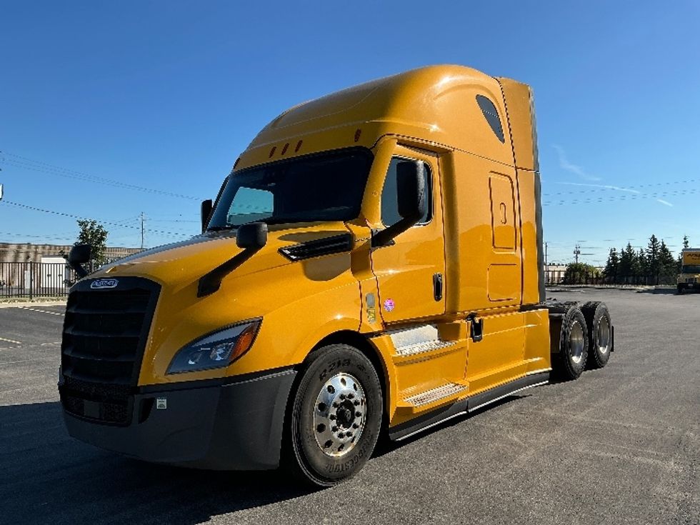 Sleeper Tractor-Heavy Duty Tractors-Freightliner-2022-T12664ST-Stoney Creek-ON-525,763\n\t\tkm-$ 107,250 - Image 3