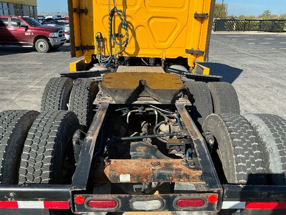 Sleeper Tractor-Heavy Duty Tractors-Freightliner-2022-T12664ST-Stoney Creek-ON-525,763\n\t\tkm-$ 107,250 - Image 6