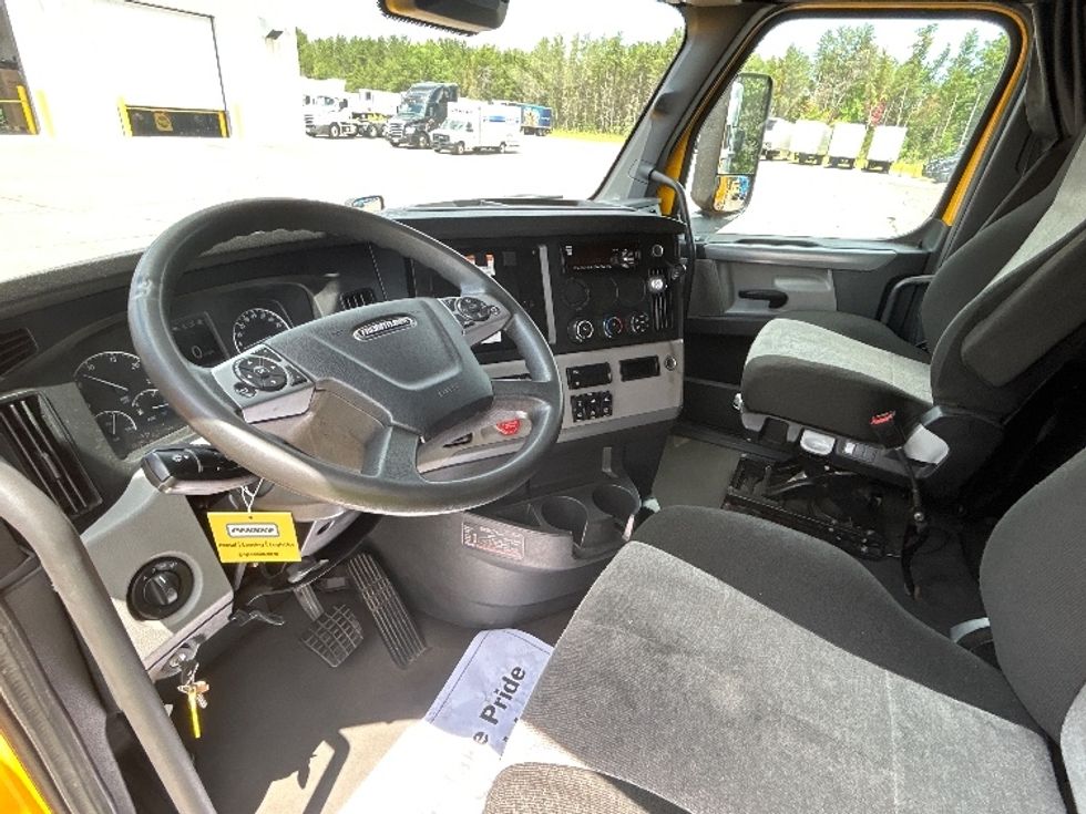 Sleeper Tractor-Heavy Duty Tractors-Freightliner-2022-T12664ST-Sturtevant-WI-294,238\n\t\tmiles-$ 83,000 - Image 10