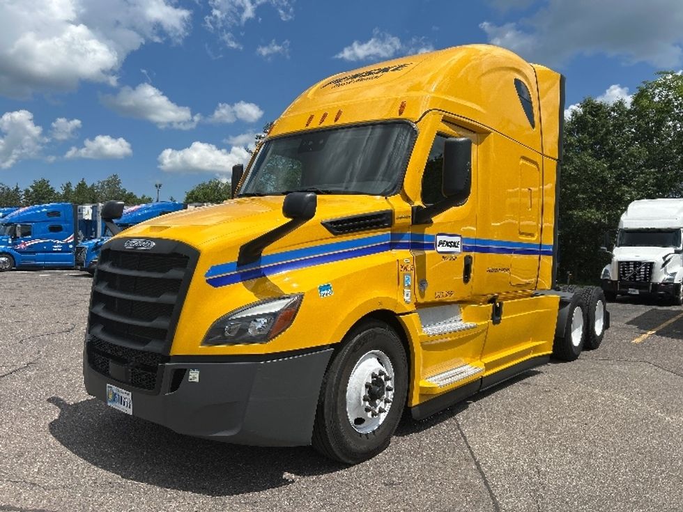 Sleeper Tractor-Heavy Duty Tractors-Freightliner-2022-T12664ST-Sturtevant-WI-294,238\n\t\tmiles-$ 83,000 - Image 3