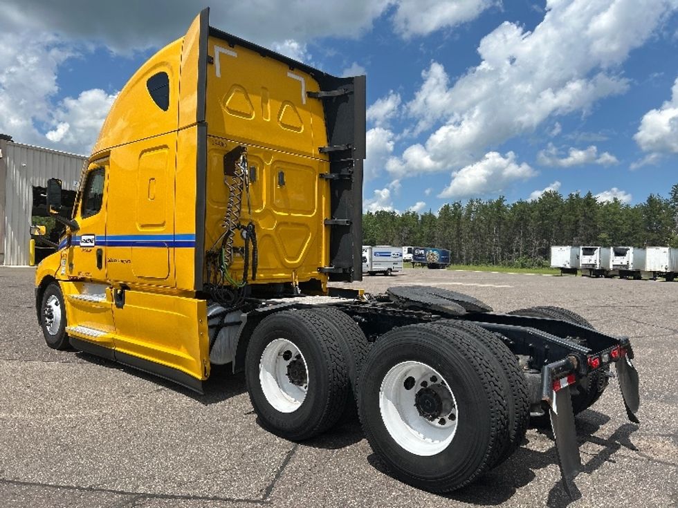 Sleeper Tractor-Heavy Duty Tractors-Freightliner-2022-T12664ST-Sturtevant-WI-294,238\n\t\tmiles-$ 83,000 - Image 5