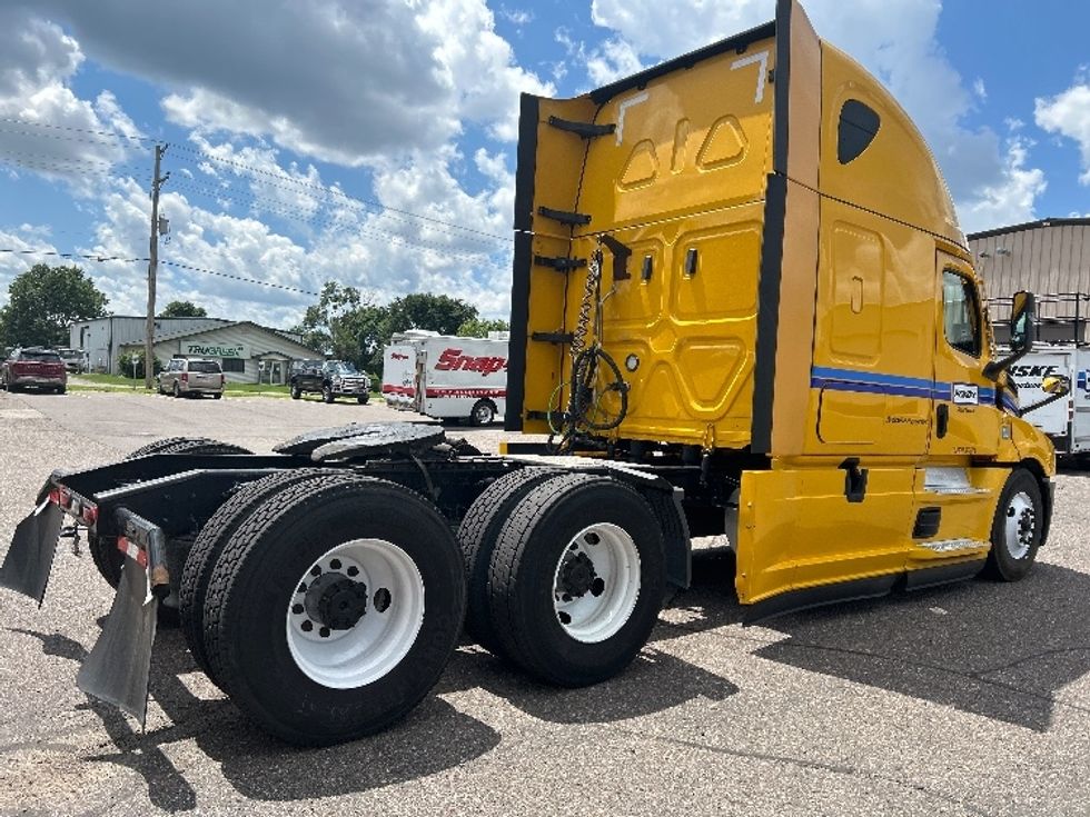 Sleeper Tractor-Heavy Duty Tractors-Freightliner-2022-T12664ST-Sturtevant-WI-294,238\n\t\tmiles-$ 83,000 - Image 7
