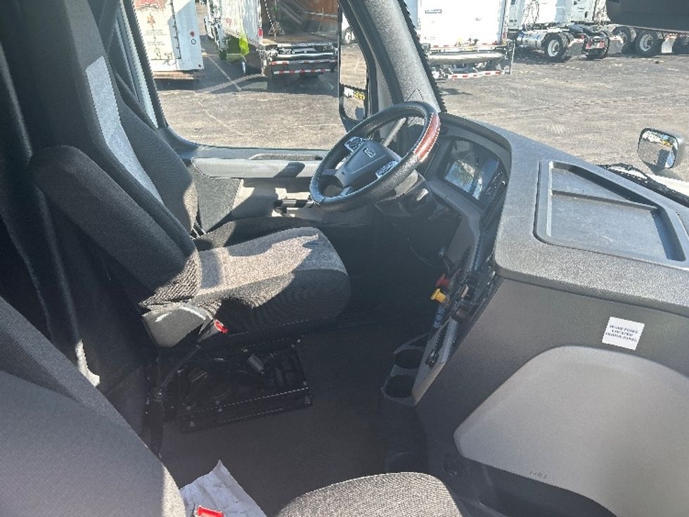 Sleeper Tractor-Heavy Duty Tractors-Freightliner-2022-T12664ST-Sturtevant-WI-379,358\n\t\tmiles-$ 80,000 - Image 15