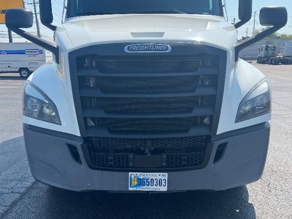 Sleeper Tractor-Heavy Duty Tractors-Freightliner-2022-T12664ST-Sturtevant-WI-379,358\n\t\tmiles-$ 80,000 - Image 22