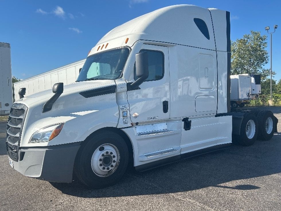 Sleeper Tractor-Heavy Duty Tractors-Freightliner-2022-T12664ST-Sturtevant-WI-379,358\n\t\tmiles-$ 80,000 - Image 3
