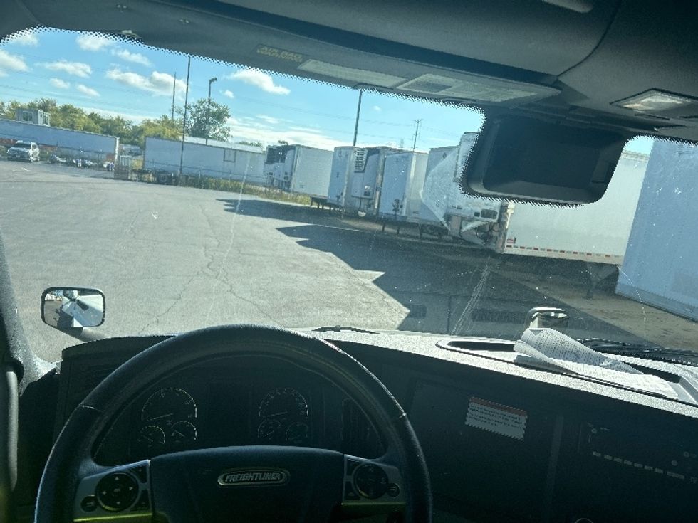 Sleeper Tractor-Heavy Duty Tractors-Freightliner-2022-T12664ST-Sturtevant-WI-379,358\n\t\tmiles-$ 80,000 - Image 4