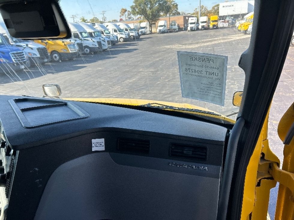 Sleeper Tractor-Heavy Duty Tractors-Freightliner-2022-T12664ST-Sturtevant-WI-400,632\n\t\tmiles-$ 66,250 - Image 14