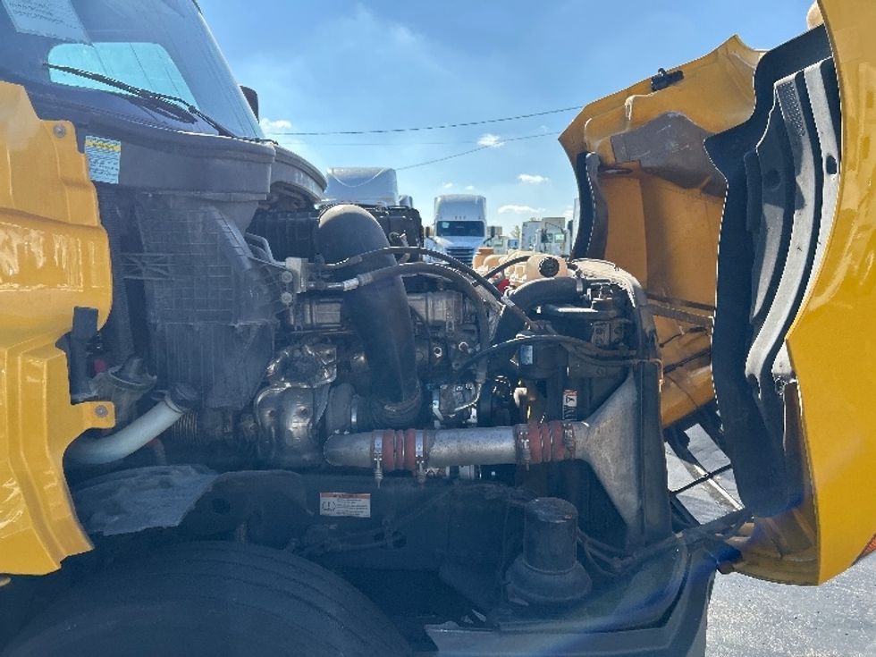 Sleeper Tractor-Heavy Duty Tractors-Freightliner-2022-T12664ST-Sturtevant-WI-400,632\n\t\tmiles-$ 66,250 - Image 20