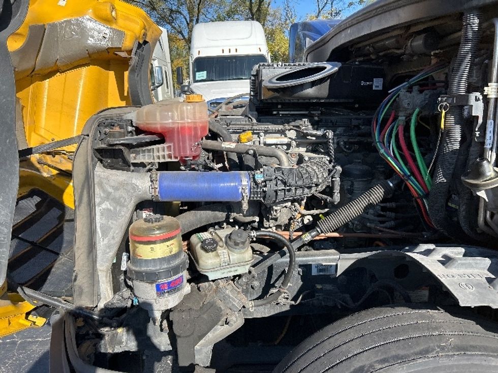 Sleeper Tractor-Heavy Duty Tractors-Freightliner-2022-T12664ST-Sturtevant-WI-400,632\n\t\tmiles-$ 66,250 - Image 21