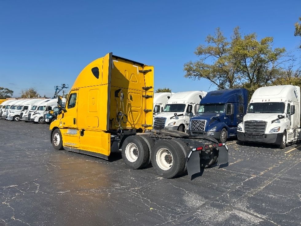 Sleeper Tractor-Heavy Duty Tractors-Freightliner-2022-T12664ST-Sturtevant-WI-400,632\n\t\tmiles-$ 66,250 - Image 5