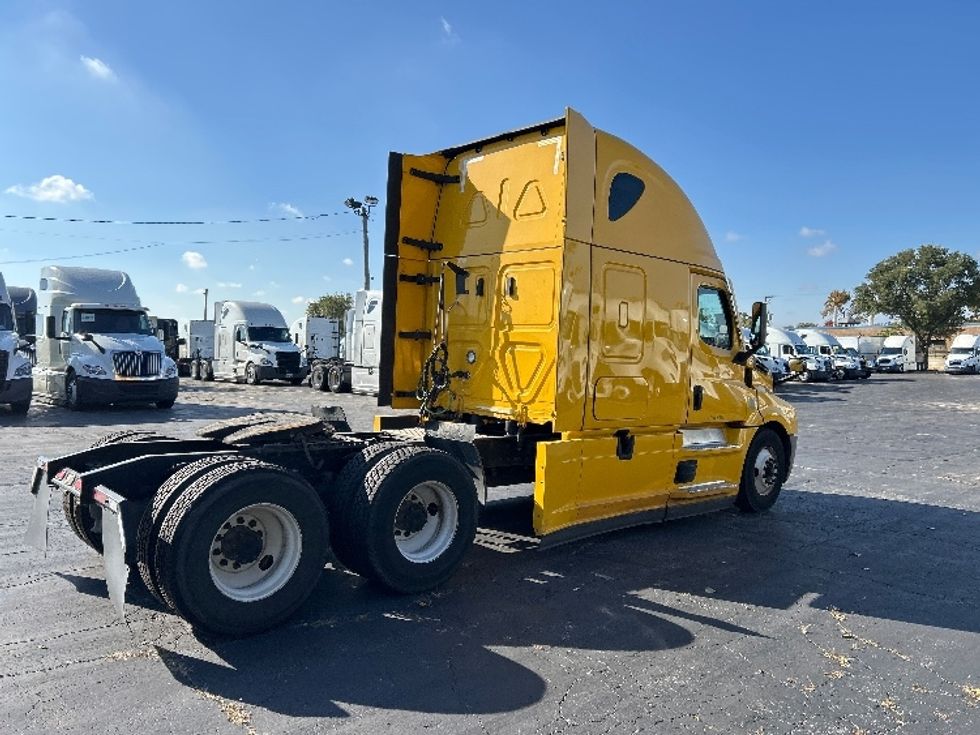 Sleeper Tractor-Heavy Duty Tractors-Freightliner-2022-T12664ST-Sturtevant-WI-400,632\n\t\tmiles-$ 66,250 - Image 7