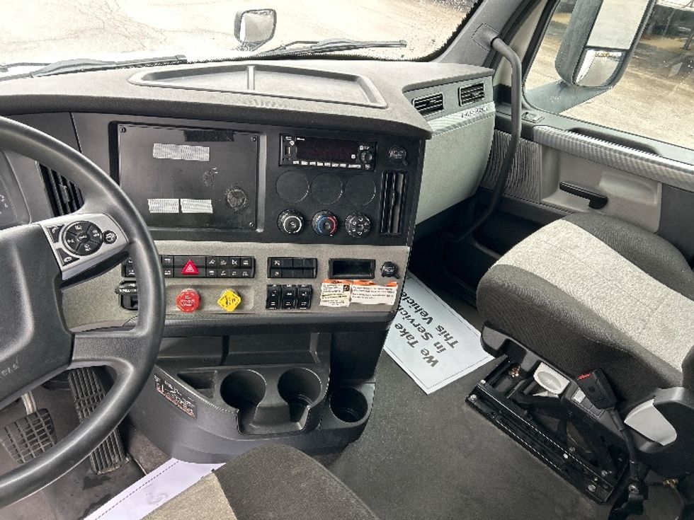 Sleeper Tractor-Heavy Duty Tractors-Freightliner-2022-T12664ST-Sturtevant-WI-412,680\n\t\tmiles-$ 77,250 - Image 12