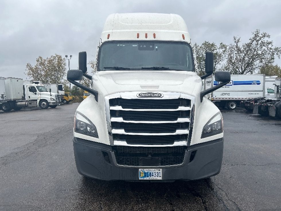 Sleeper Tractor-Heavy Duty Tractors-Freightliner-2022-T12664ST-Sturtevant-WI-412,680\n\t\tmiles-$ 77,250 - Image 2