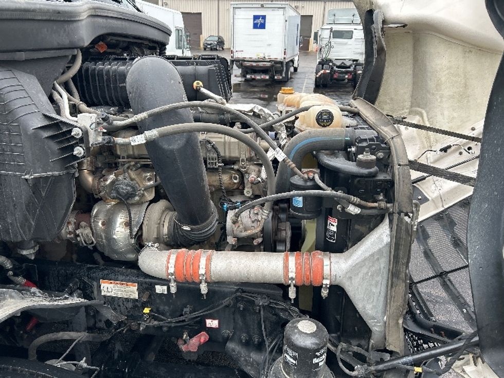 Sleeper Tractor-Heavy Duty Tractors-Freightliner-2022-T12664ST-Sturtevant-WI-412,680\n\t\tmiles-$ 77,250 - Image 20