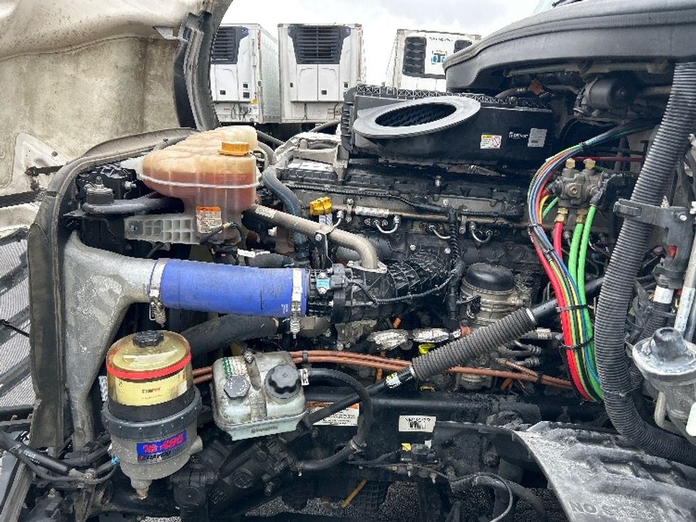 Sleeper Tractor-Heavy Duty Tractors-Freightliner-2022-T12664ST-Sturtevant-WI-412,680\n\t\tmiles-$ 77,250 - Image 21