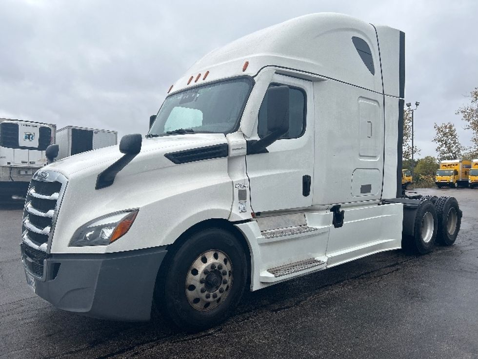 Sleeper Tractor-Heavy Duty Tractors-Freightliner-2022-T12664ST-Sturtevant-WI-412,680\n\t\tmiles-$ 77,250 - Image 3
