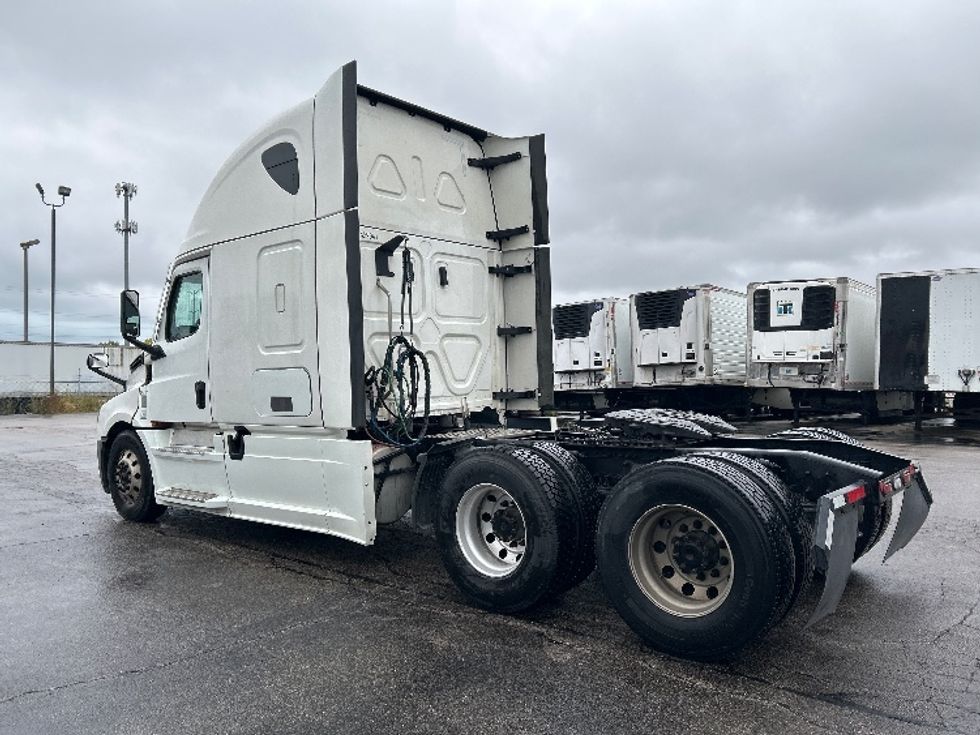 Sleeper Tractor-Heavy Duty Tractors-Freightliner-2022-T12664ST-Sturtevant-WI-412,680\n\t\tmiles-$ 77,250 - Image 5