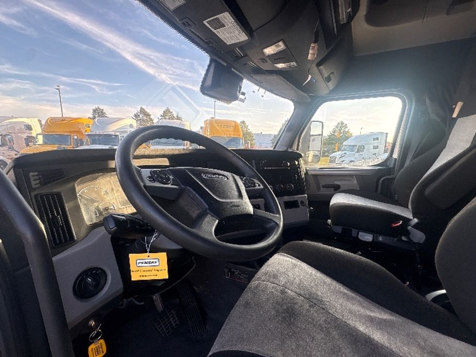 Sleeper Tractor-Heavy Duty Tractors-Freightliner-2022-T12664ST-Sturtevant-WI-448,259\n\t\tmiles-$ 73,500 - Image 10