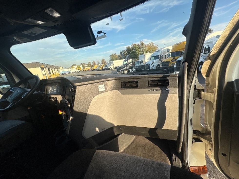 Sleeper Tractor-Heavy Duty Tractors-Freightliner-2022-T12664ST-Sturtevant-WI-448,259\n\t\tmiles-$ 73,500 - Image 14