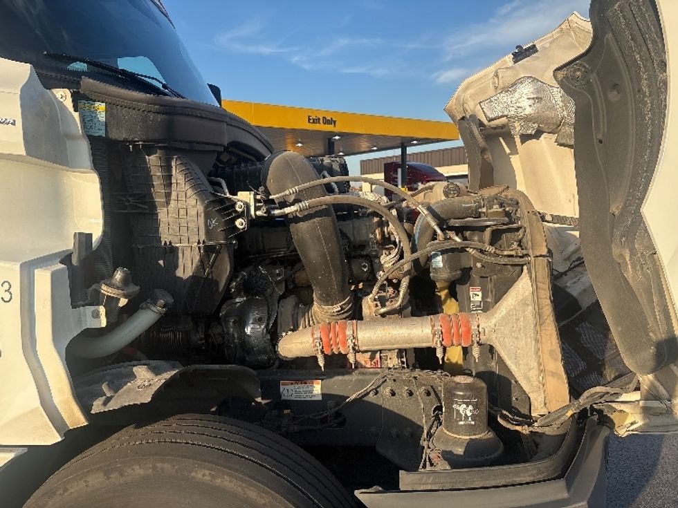 Sleeper Tractor-Heavy Duty Tractors-Freightliner-2022-T12664ST-Sturtevant-WI-448,259\n\t\tmiles-$ 73,500 - Image 20