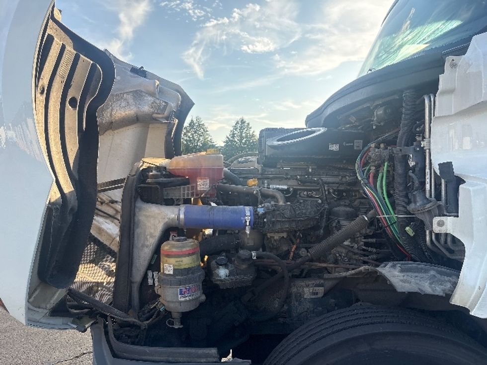 Sleeper Tractor-Heavy Duty Tractors-Freightliner-2022-T12664ST-Sturtevant-WI-448,259\n\t\tmiles-$ 73,500 - Image 21